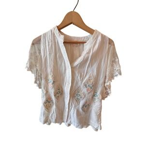 Sweet by Miss Me White Lace Trim Embroidered Diamond Blouse Short Sleeve- L